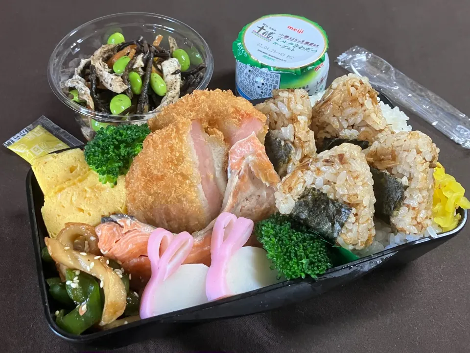 Snapdishの料理写真:24長男お弁当🍱アルモンデ詰めたらなんだかおかしな仕上がりに⤵︎|まめりんさん