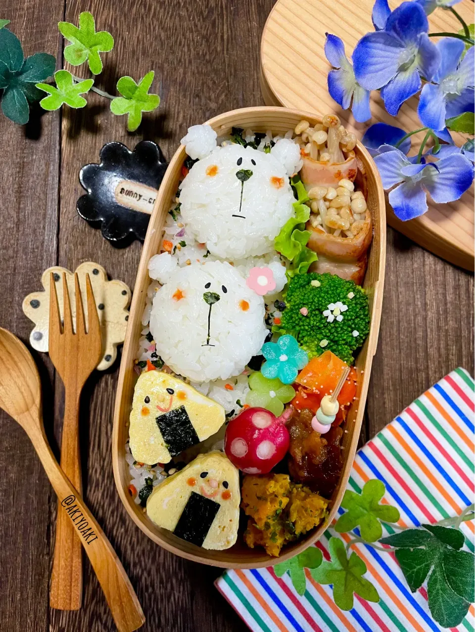 Snapdishの料理写真:くまちゃんおにぎりとおにぎり卵焼き弁当|Akiyoෆ¨̮⑅さん