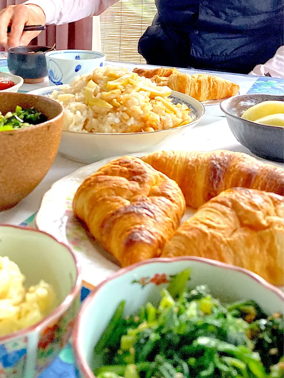 Snapdishの料理写真:カルディの冷凍クロワッサン🥐焼くだけ簡単で安くて美味しい🎵|さくたえさん