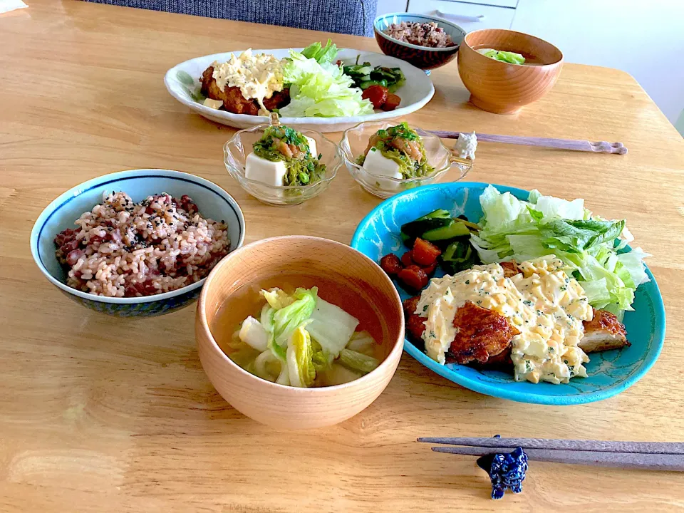 胸肉でチキン南蛮🤍発芽玄米お赤飯🤍白菜の中華スープ🤍梅肉めかぶ冷奴|さくたえさん