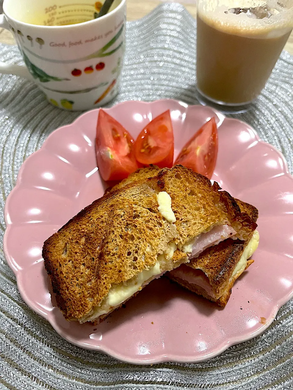 Snapdishの料理写真:今日の朝ごはん~ハムチーズサンド~|ゆかｕさん