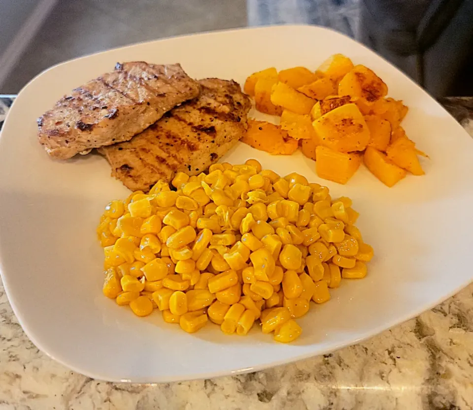 Grilled pork chops with roasted butternut squash and corn|Travis Stoneさん