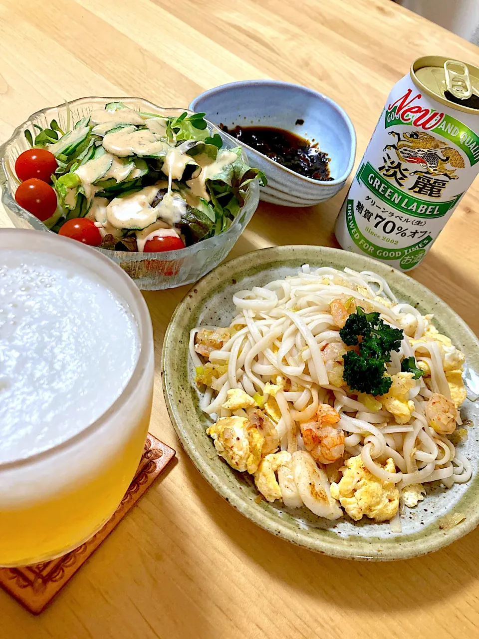 糖質ゼロ麺で海老塩焼きそば、🥗、男の味(漬物)、🍺|namagakiさん