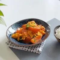 Scrambled eggs with tomatoes|TheLazyPigCookingさん