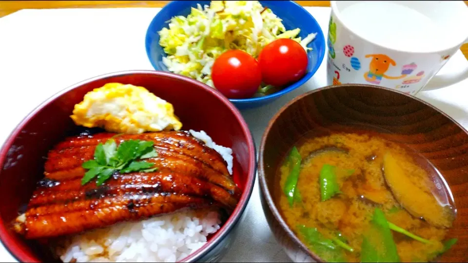 4/19の夕食
夫のHAPPY BIRTHDAY🎉
鰻丼|卯月さん