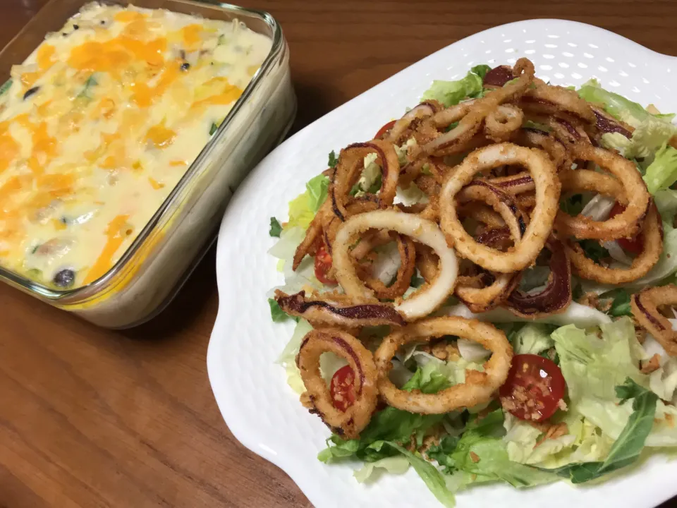 今日は各自取り分けで　　グラタンとイカの唐揚げたっぷり乗せサラダ🥗|柚子きりかさん