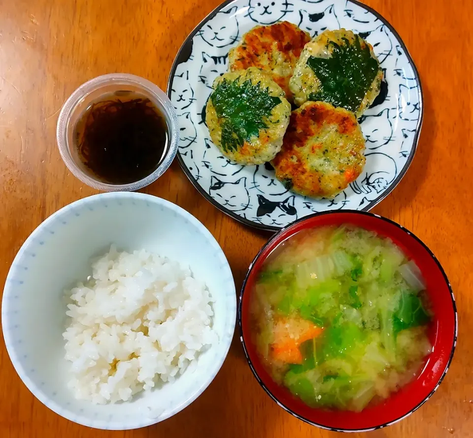 2023 0415　鶏肉と野菜の大葉焼き　もずく　白菜のお味噌汁|いもこ。さん