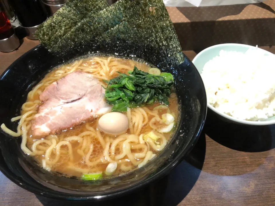 横須賀で横浜家系ラーメン|Mikoshiba Kazutoshiさん