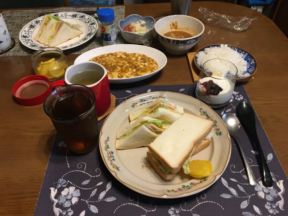 サンドイッチ、麻婆豆腐(昼飯)|enarinさん