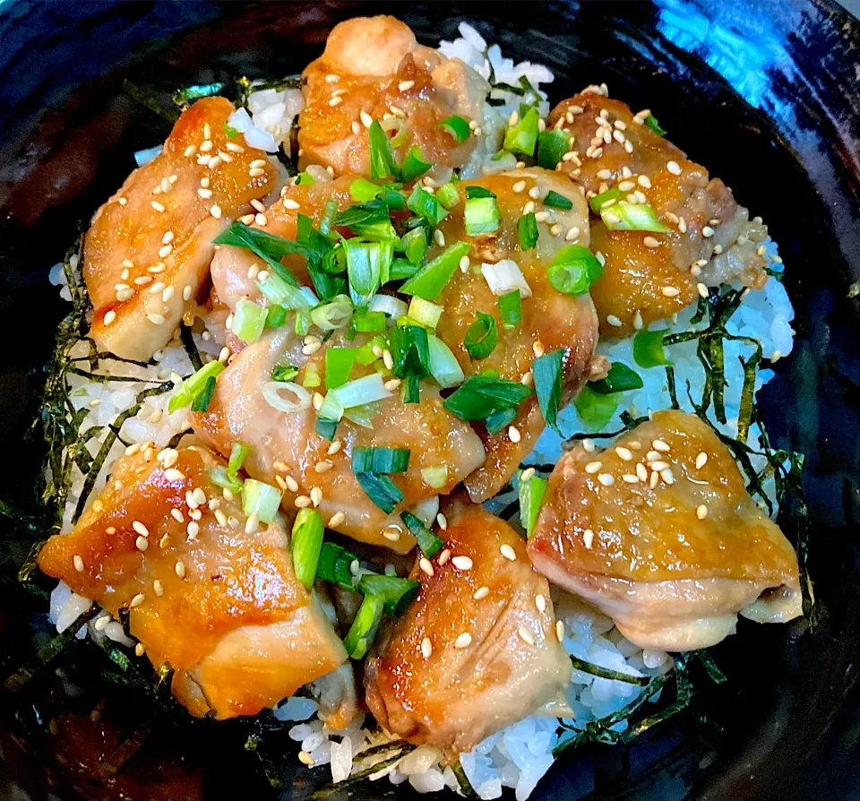 Snapdishの料理写真:焼き鳥丼🐓|satoruさん