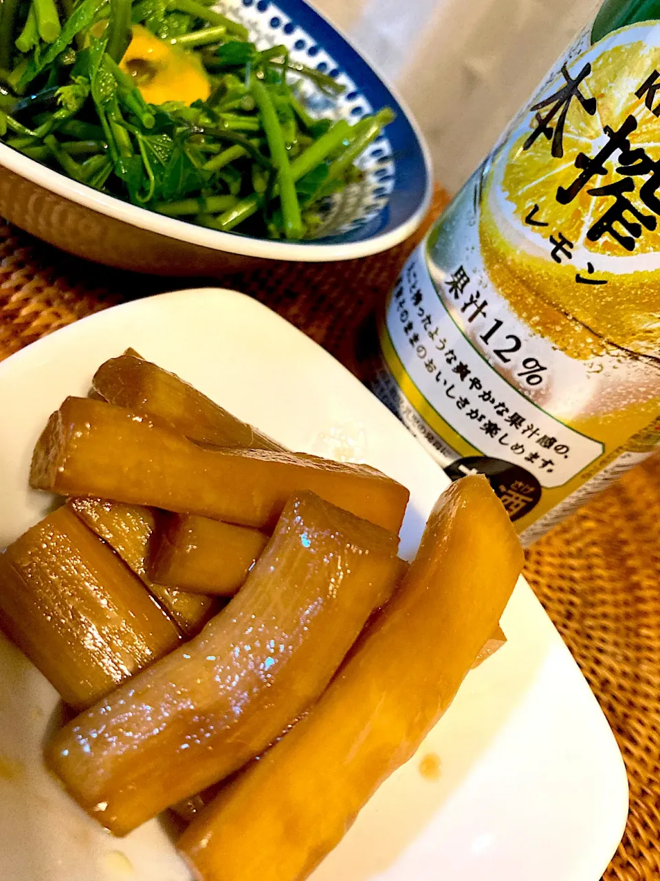 ウドのオリーブオイルわりだし漬けと木の芽の卵黄醤油😋🍻🌿💕✨|アイさん