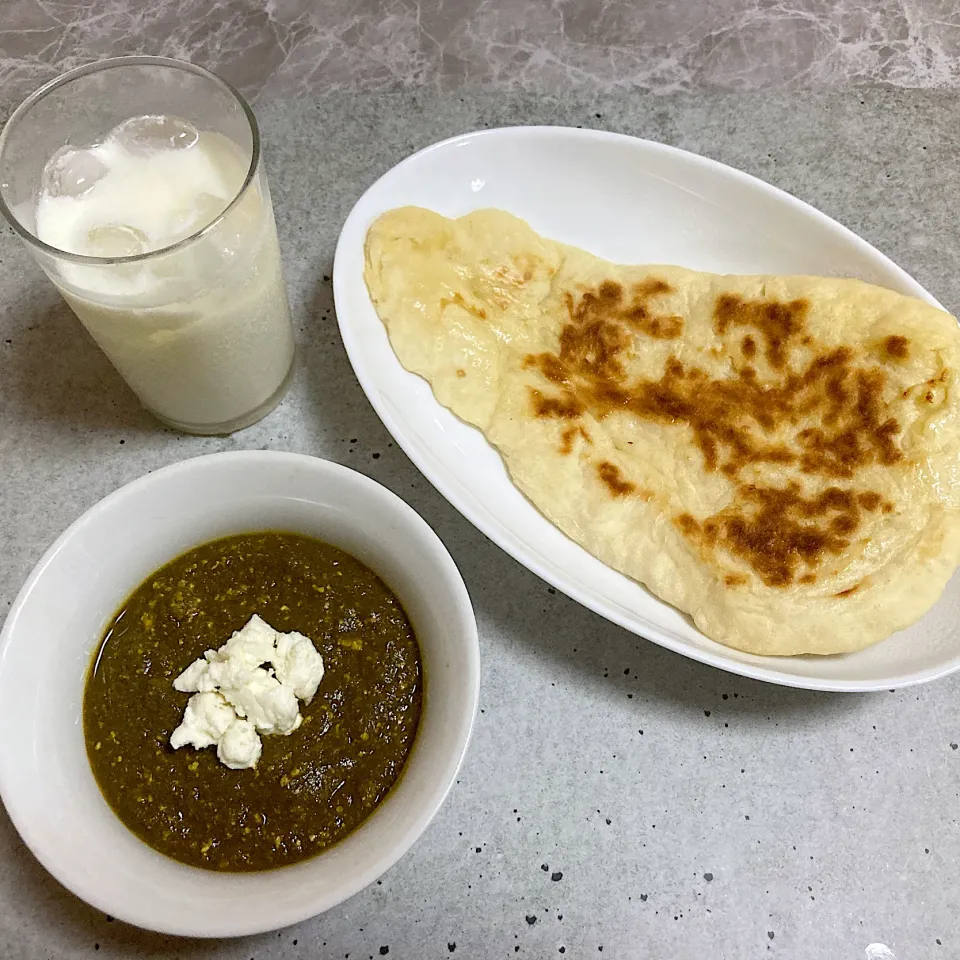 ほうれん草チーズカレー＆ナン＆ラッシー|しらたまさん