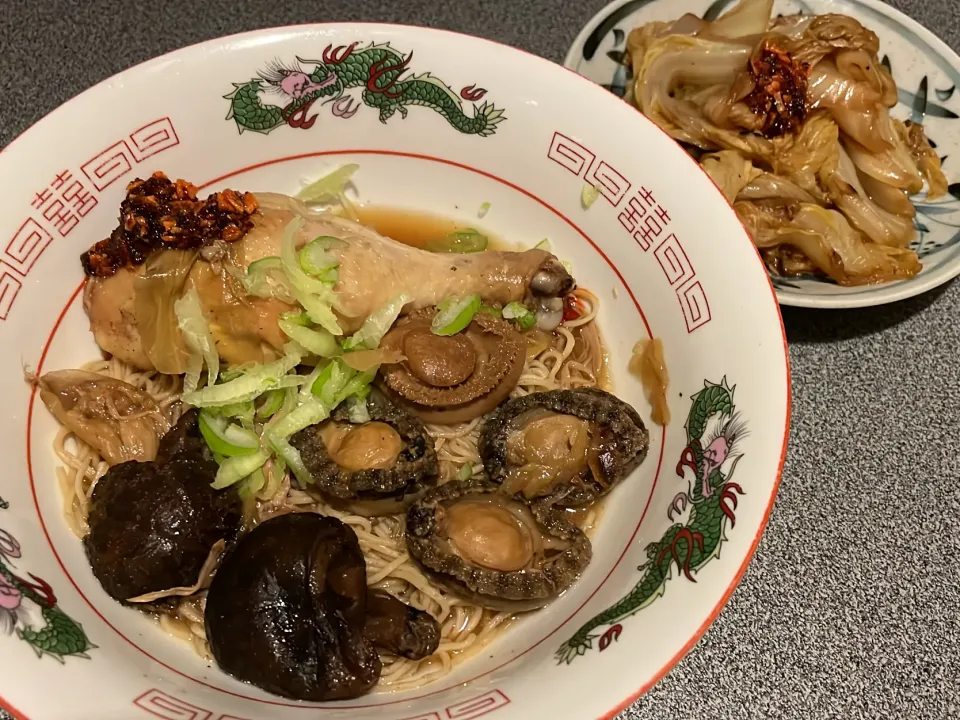 Snapdishの料理写真:あわび、椎茸、トリラーメン|270w178bさん