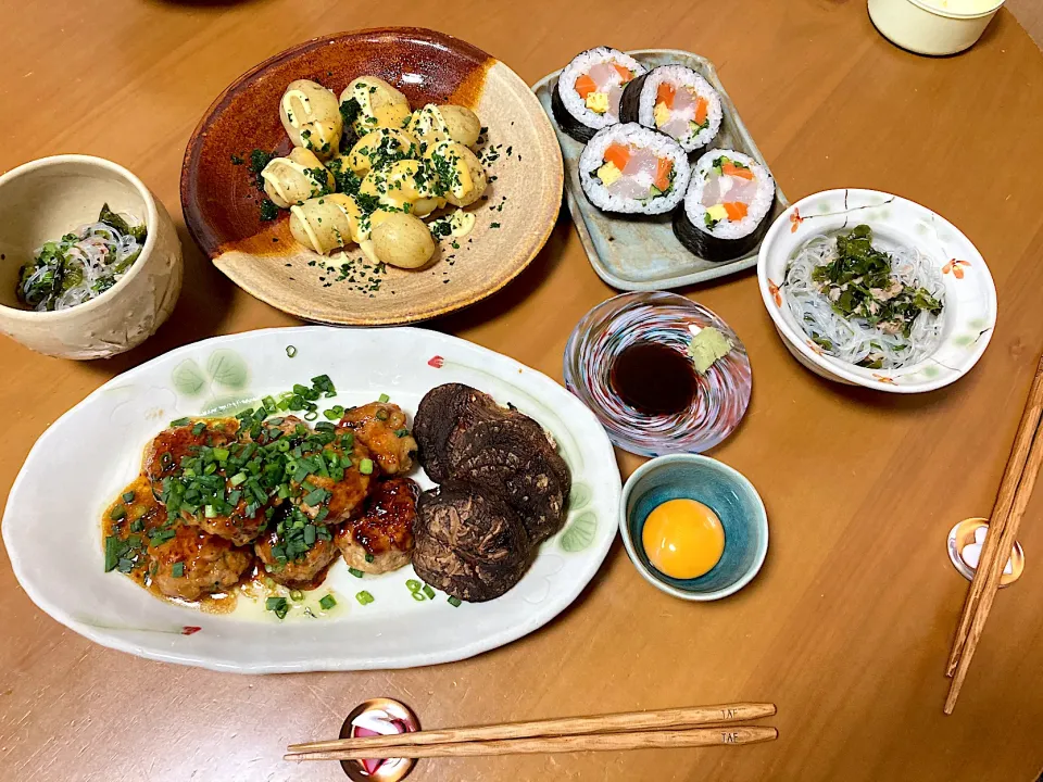 Snapdishの料理写真:ふんわり鶏つくね❤️朝採れ大分しいたけ❤️蒸し新じゃがのメルトロリッチ❤️海鮮太巻❤️春雨の中華サラダ|さくたえさん