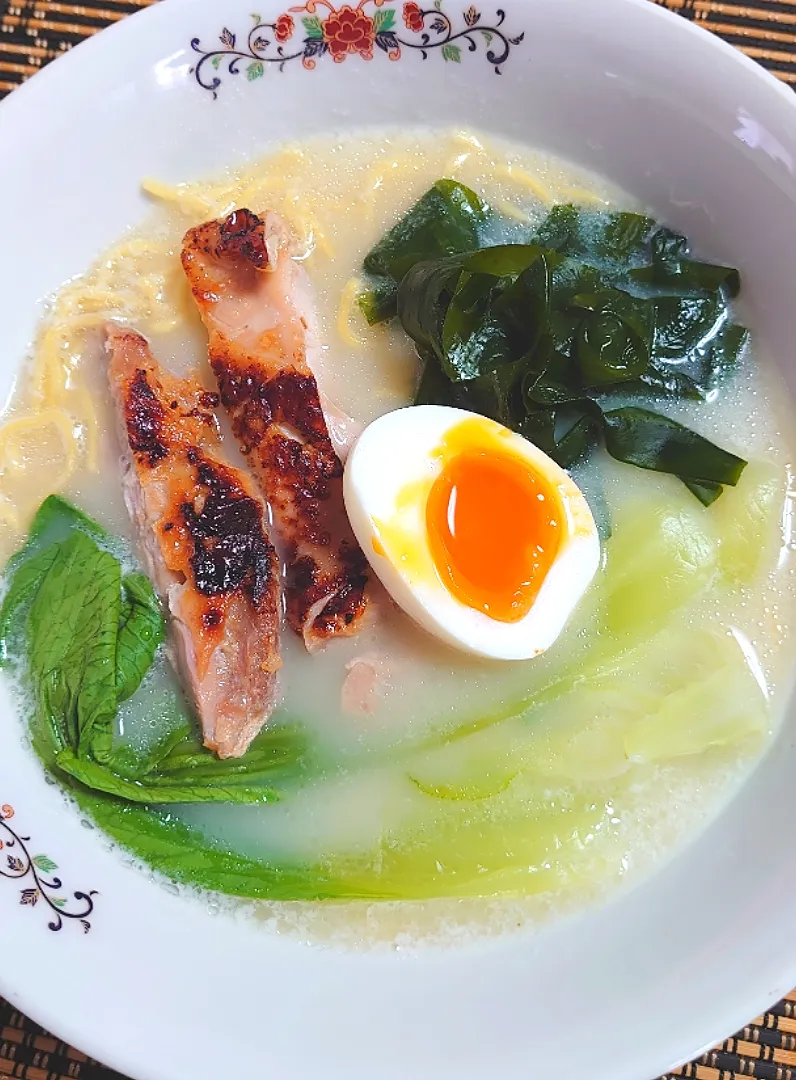 鶏だし白湯ラーメン🍜で朝ご飯🌅|ポチさん