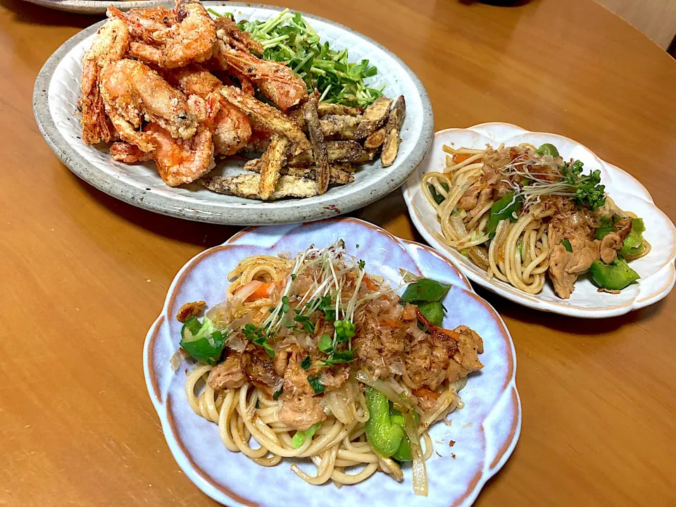 五島うどんで焼きうどん❤️甘海老とゴボウ唐揚げ|さくたえさん