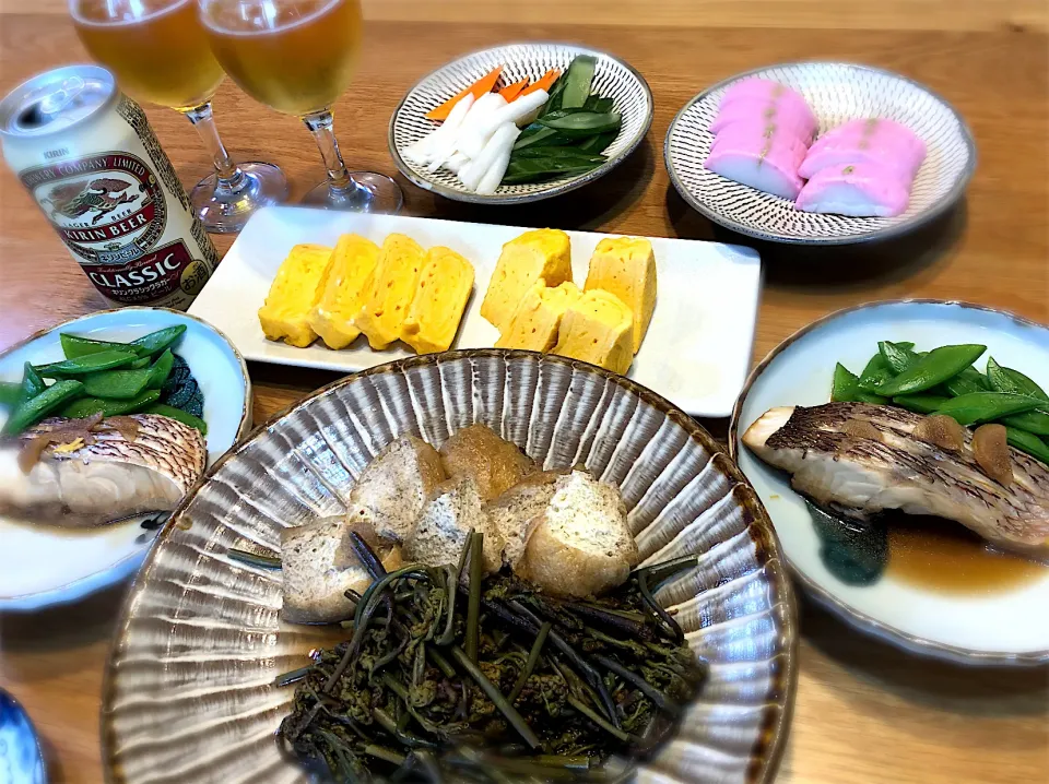 鯛の煮付け　スナップエンドウ　蕨と油揚げの煮物　だし巻き卵　etc|じゅんさんさん