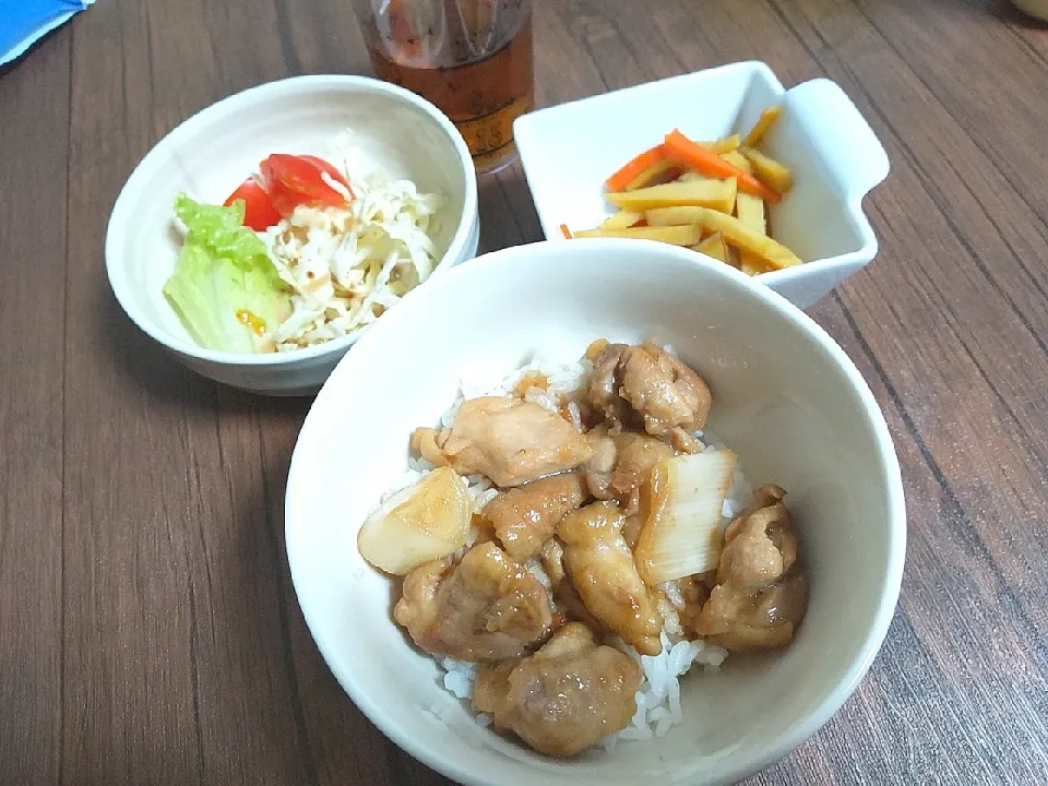 焼き鳥丼
サラダ
さつま芋と人参のきんぴら|尚さん