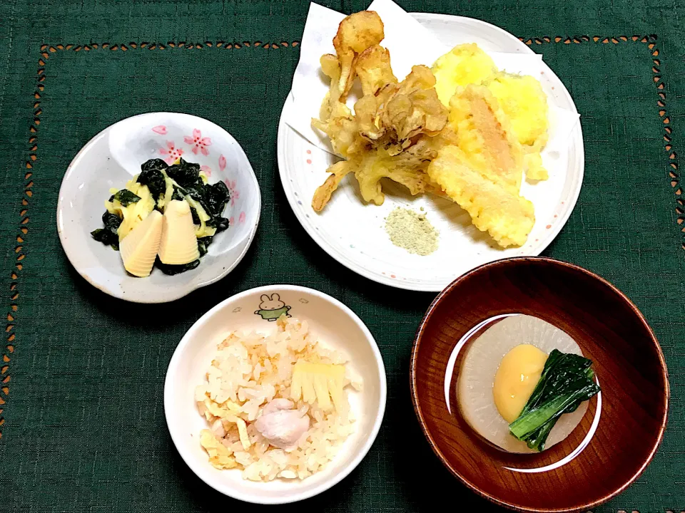 主食　たけのこの炊き込みご飯(たけのこ、鳥もも肉、油揚げ)      今日は筍祭り(*´∀`)♪|柚子きりかさん