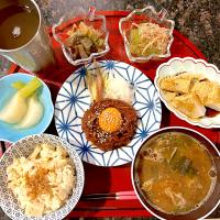 タケノコご飯。フキのお浸し。馬刺しユッケ。ウドとレンコンのきんぴら。船橋屋のくず餅。