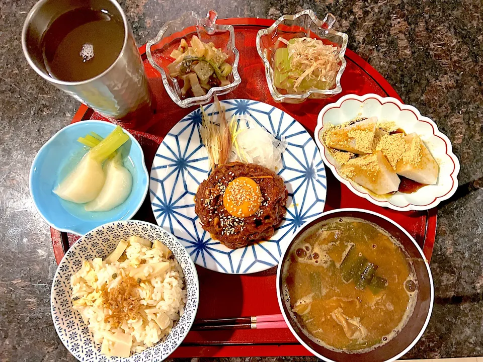 タケノコご飯。フキのお浸し。馬刺しユッケ。ウドとレンコンのきんぴら。船橋屋のくず餅。|💍ごはん🍚さん