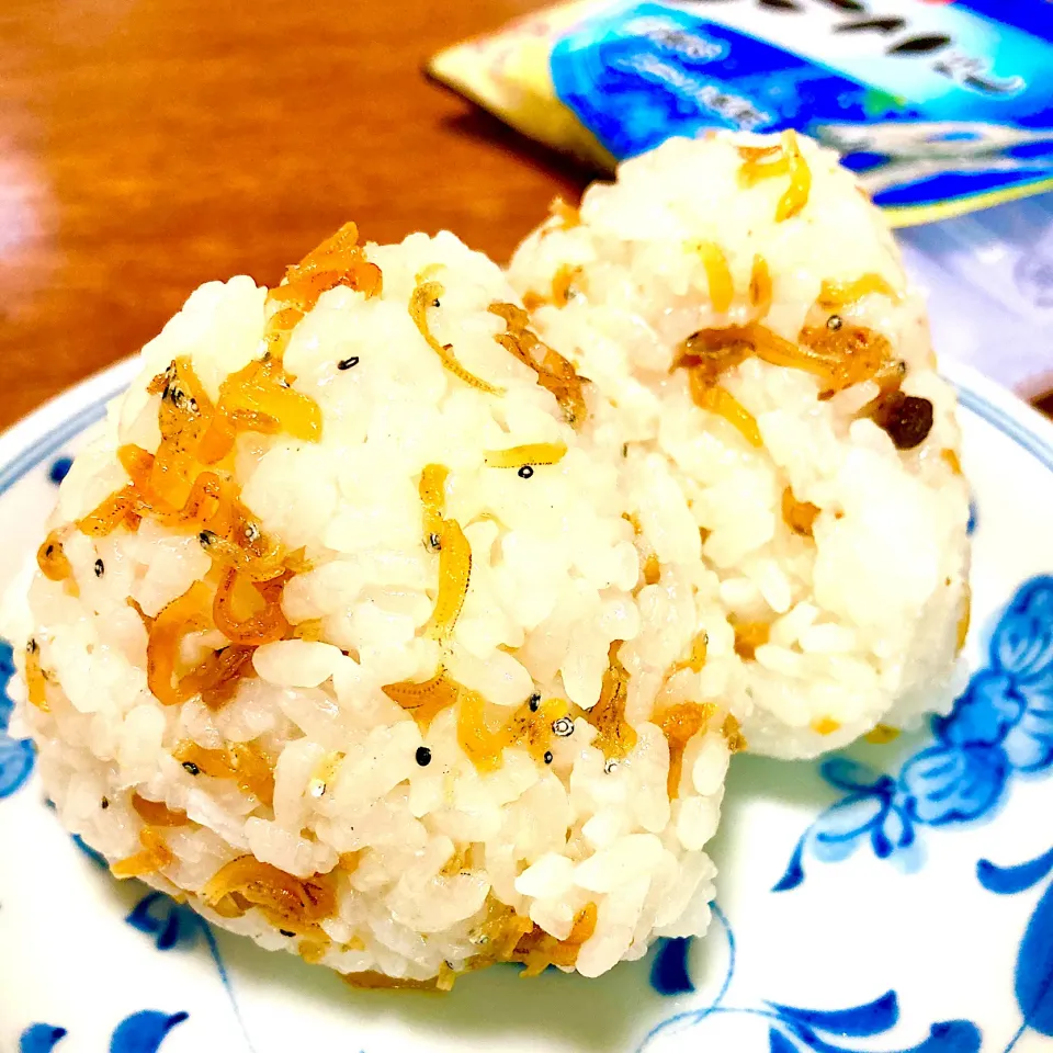 ちりめん山椒のだしおむすび🍙|まいりさん