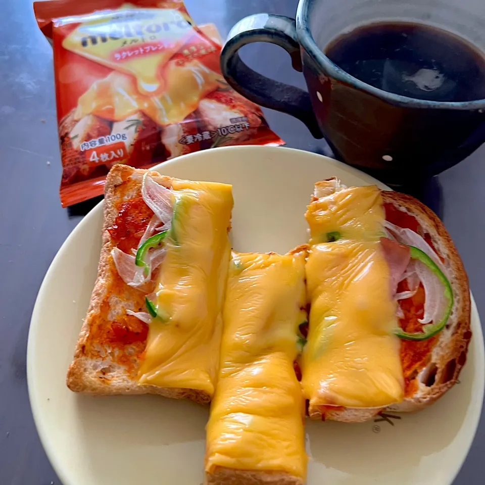 メルトロンピザで朝食を🥪|noeさん