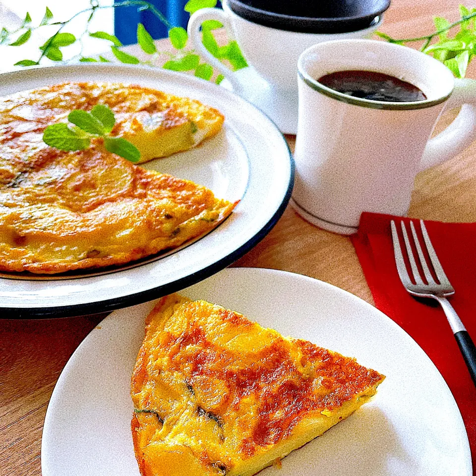 ☀️朝の淡い日差しを浴びながら🫓トルティージャで朝食|Sの食卓さん