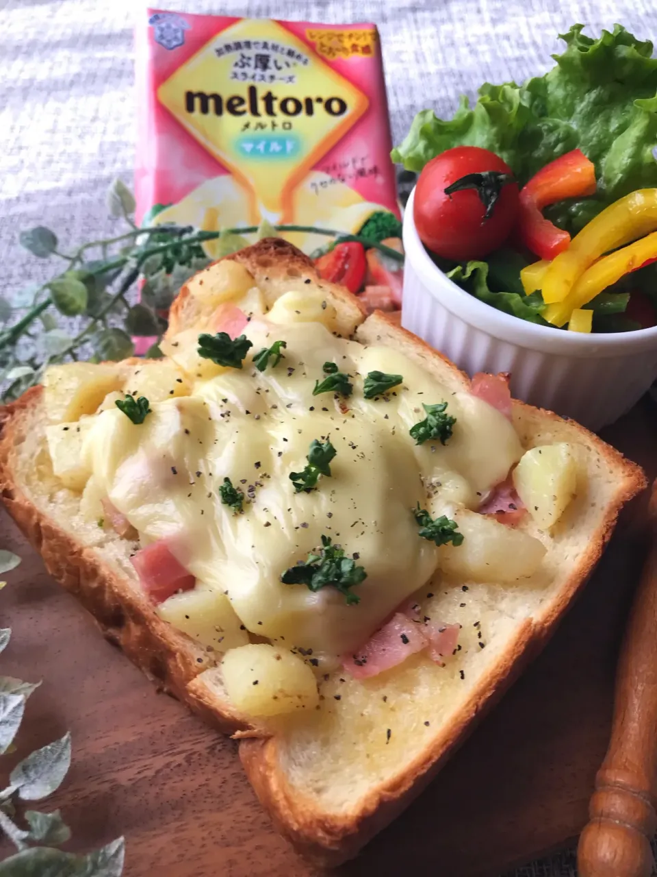 【メルトロリッチなもう一品】deベーコンポテトチーズパン|まなまな♡さん