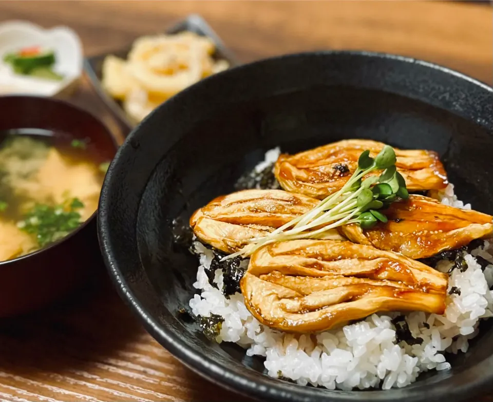 ナスの蒲焼丼|ぽんかんさん