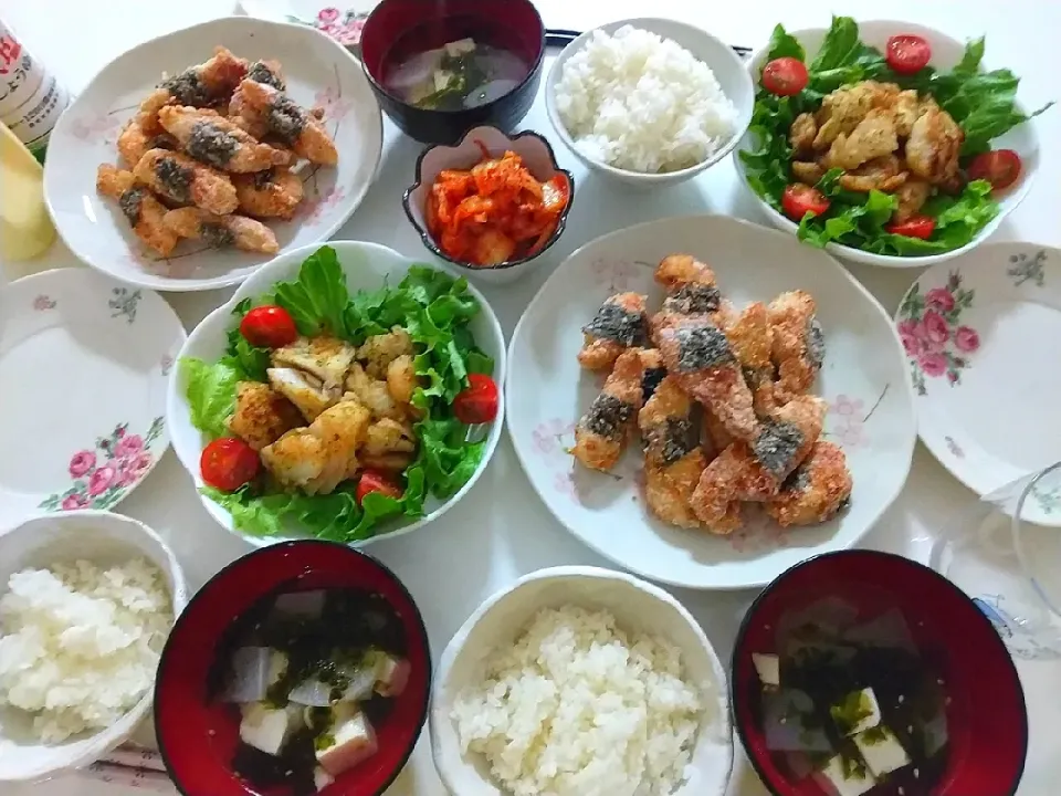 夕食(*^^*)
ささみ磯辺焼き
鱈のバターソテー&サラダ🥗
キムチ
大根と豆腐と海苔フレークの塩スープ|プリン☆さん