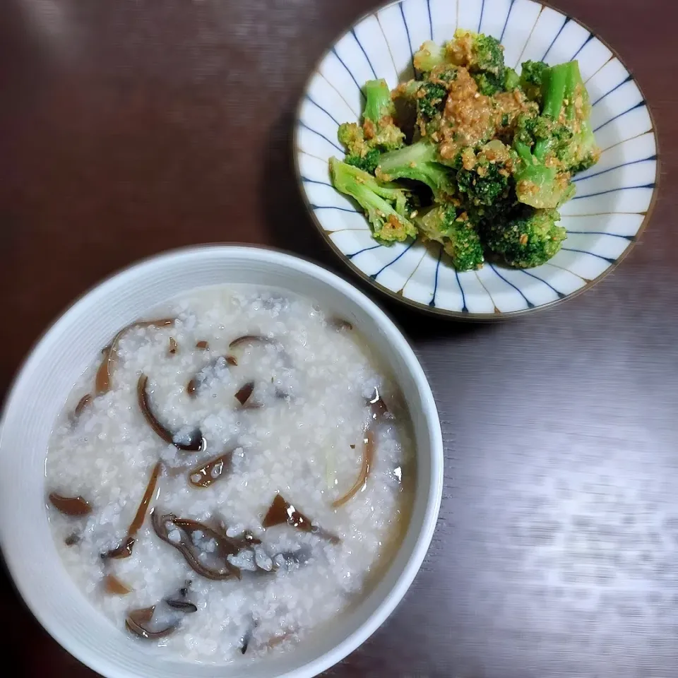 Snapdishの料理写真:キクラゲ粥と、ブロッコリーの胡麻味噌和え|きつねさん