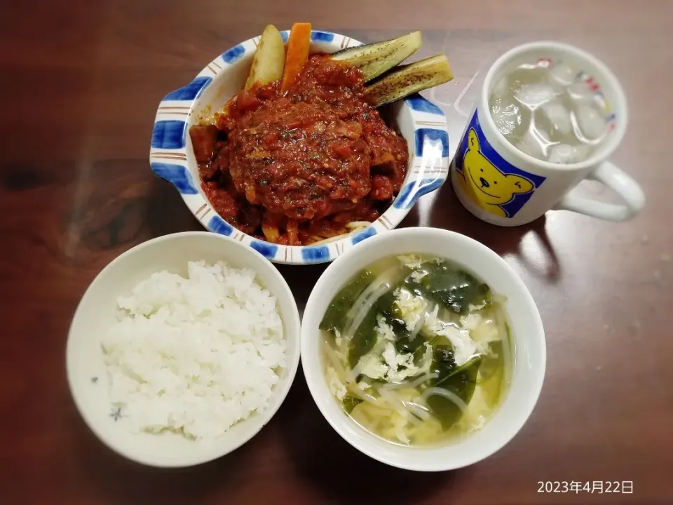 Snapdishの料理写真:2023年4月22日の晩ご飯
トマトの煮込みハンバーグ
ほうれん草ともやしの卵スープ
焼酎水割り|ソラ♂のご飯さん