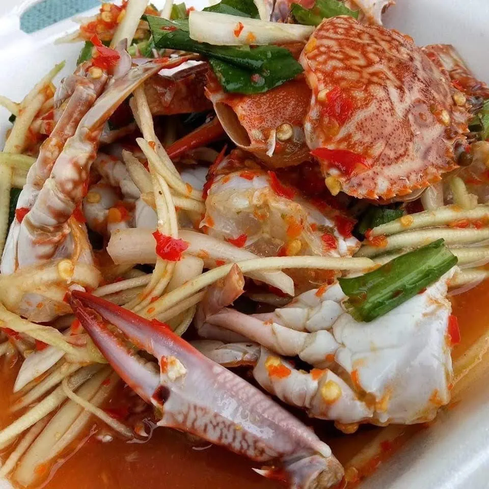 タイ🇹🇭バンコクのシーロムのレストランでソムタムプー
(蟹のパパイヤサラダ)美味しかった　でも食べにくい|Mikoshiba Kazutoshiさん