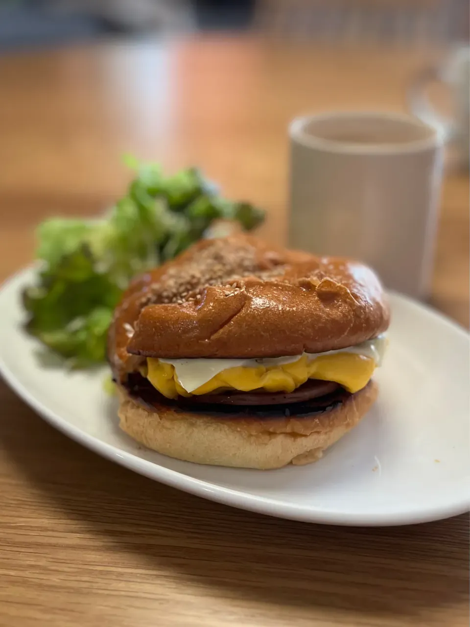 4/23の朝食　チーズエッグバーガー|yoneさん