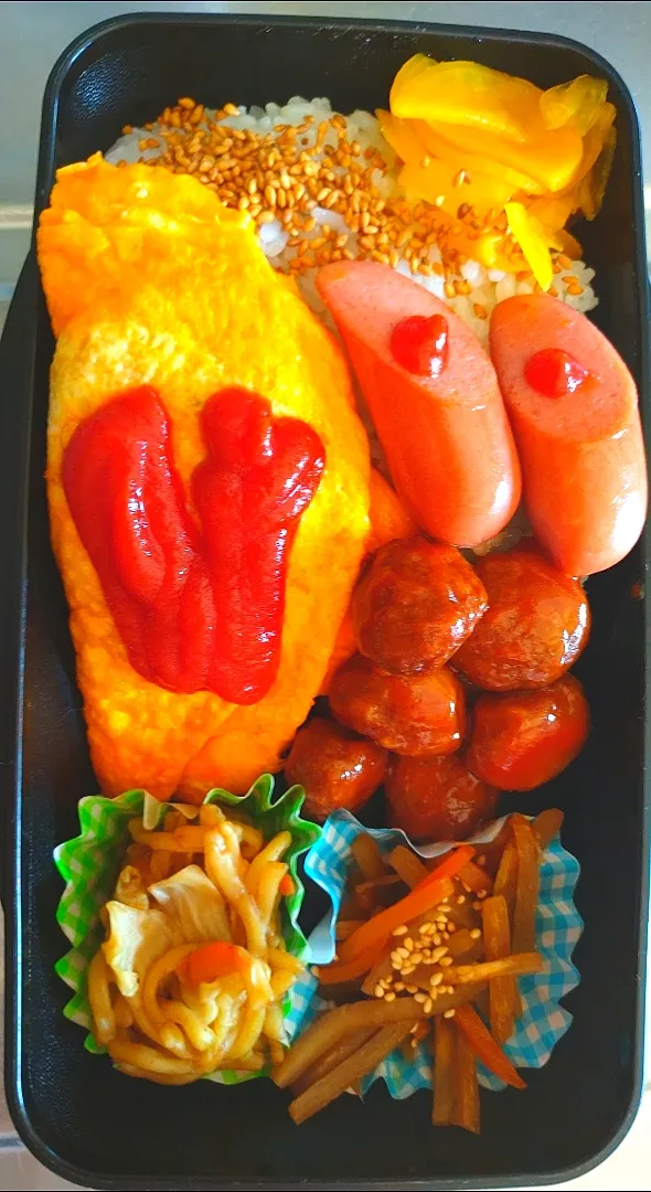 旦那弁当　2023/4/23

オムレツ
ウインナー
ミートボール
焼きそば
きんぴらごぼう|ユキヨメ♪さん