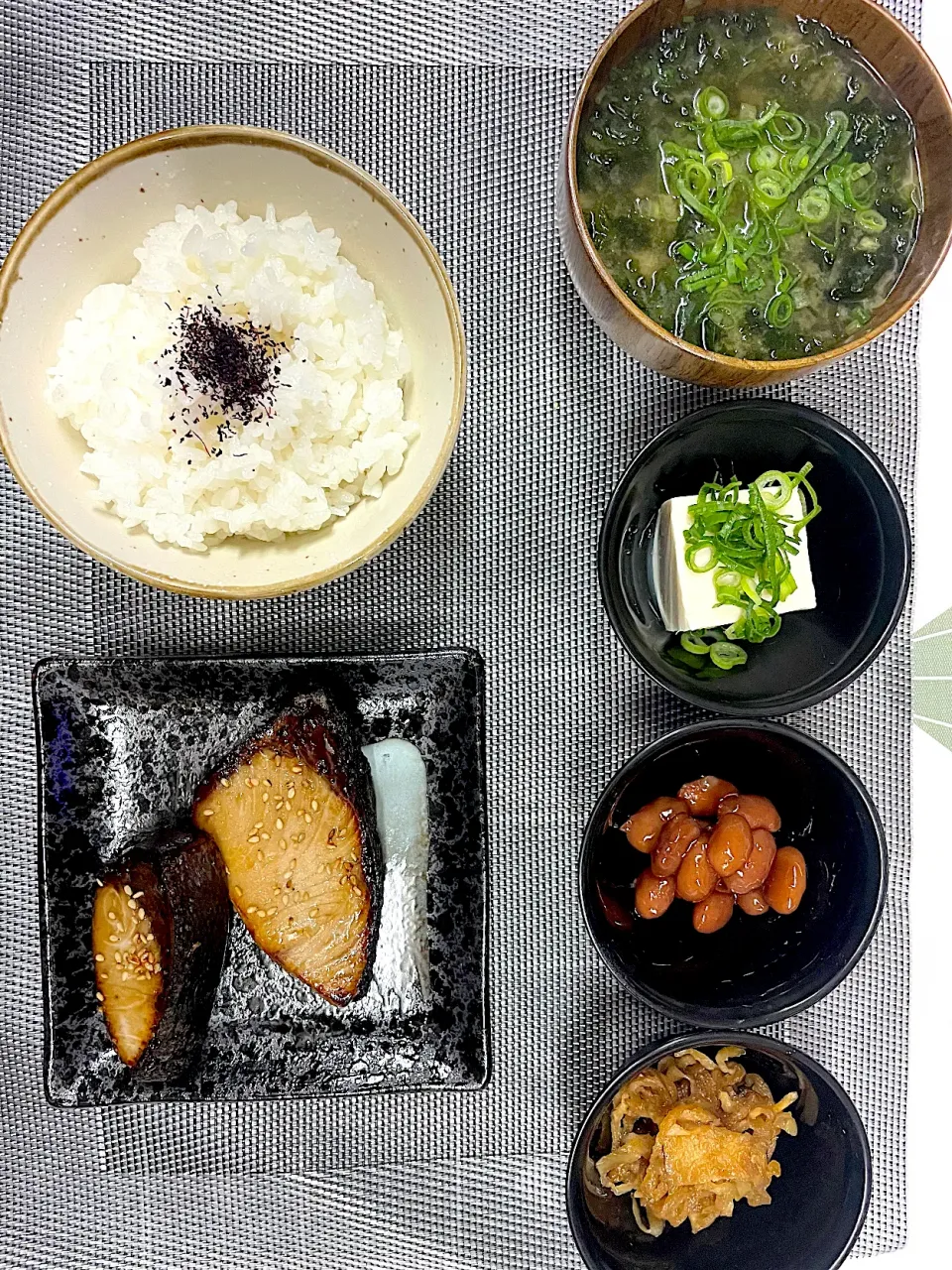 Snapdishの料理写真:自家製ブリの干物定食|花丸ワールドさん