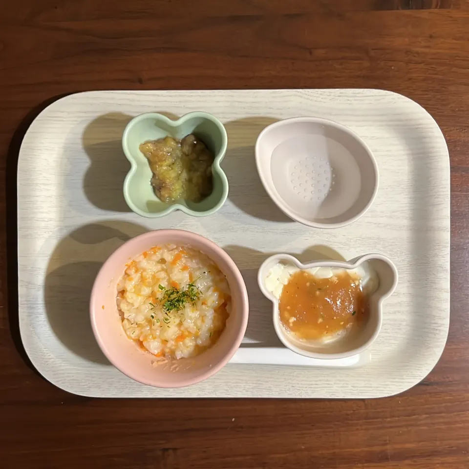 にんじんとキャベツのおかゆ、豆腐のチキンと野菜のトマトソースがけ、バナナ、湯冷し|km2571さん