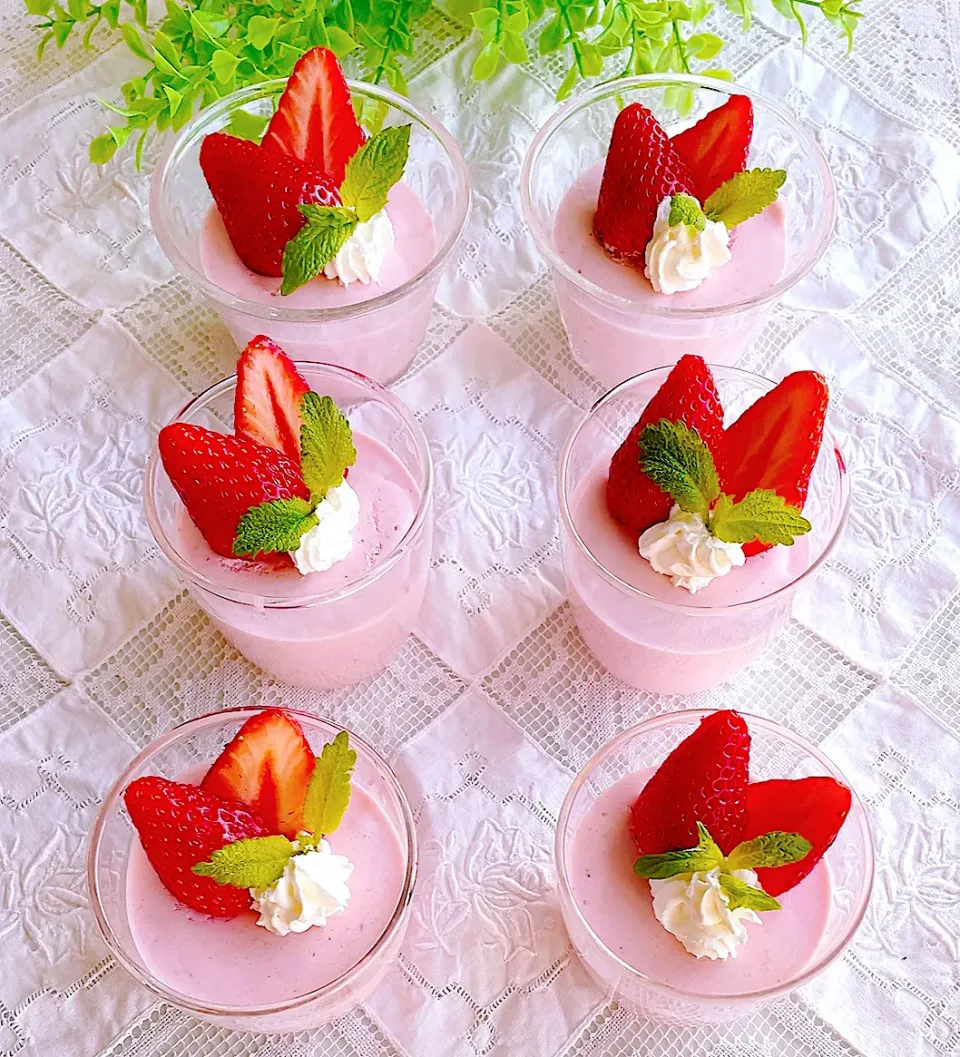 《苺のカップレアチーズケーキ》🍓職場の仲良し会のデザートに🍓|ちゃべさん