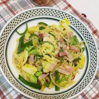 ひとり暮らしの夜ご飯
春キャベツとピーマンのペペロンチーノ