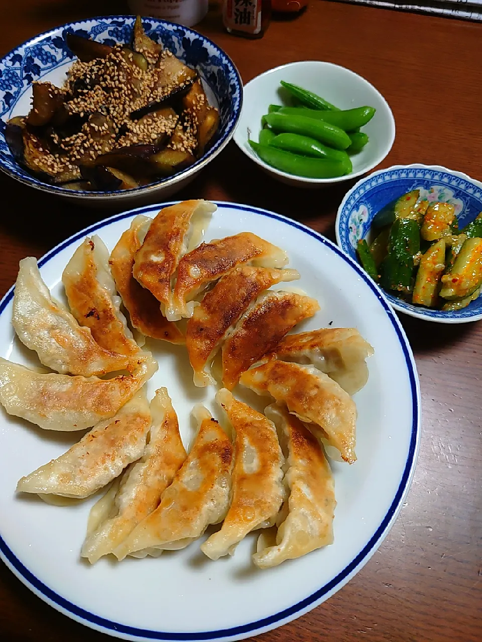 餃子
茄子の煮浸し
スナップエンドウ
キュウリの中華和え|ぱやさん