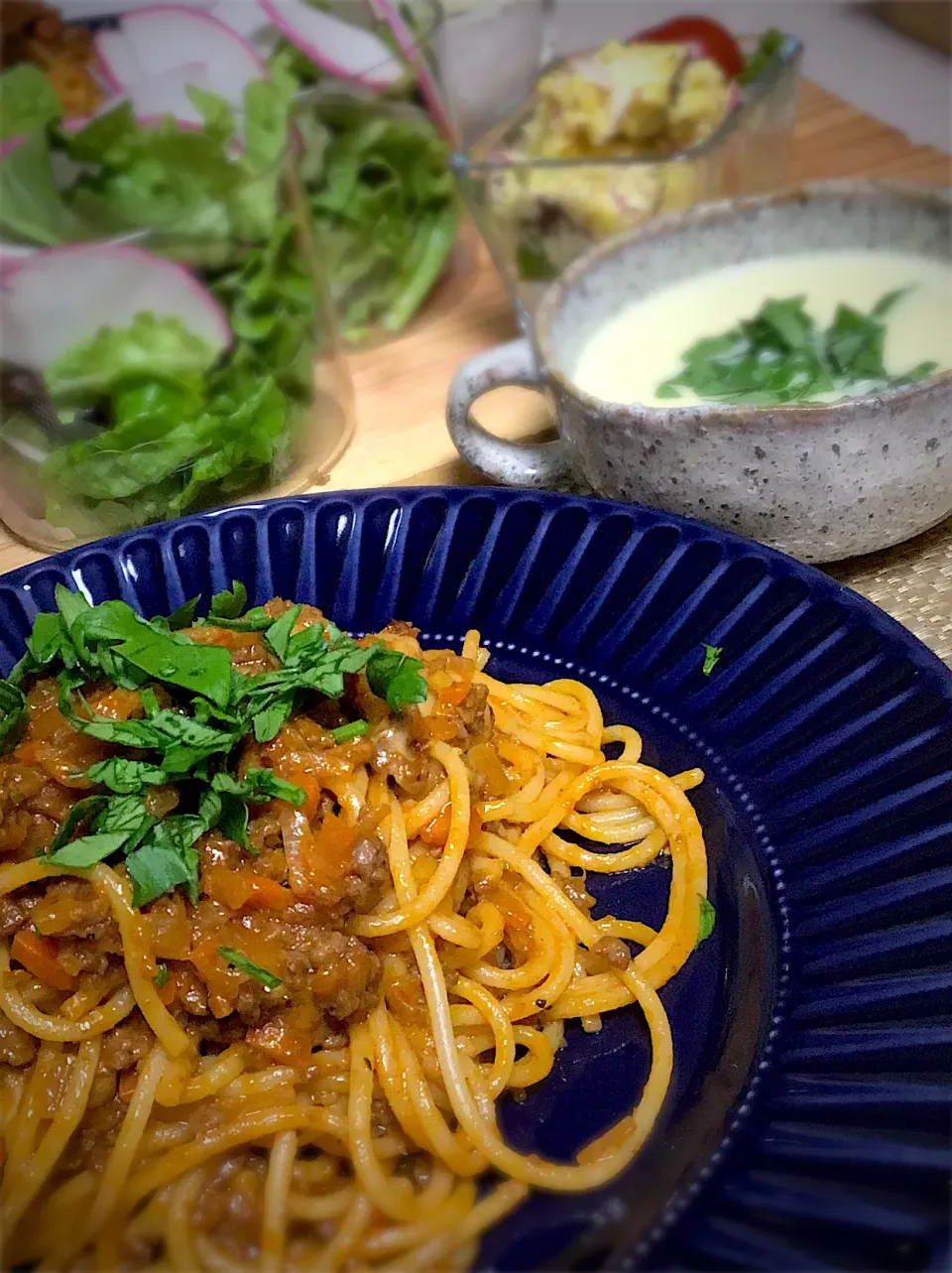 夕ご飯　ミートソース🍝　カブのポタージュ　サツマイモのサラダ|8686さん