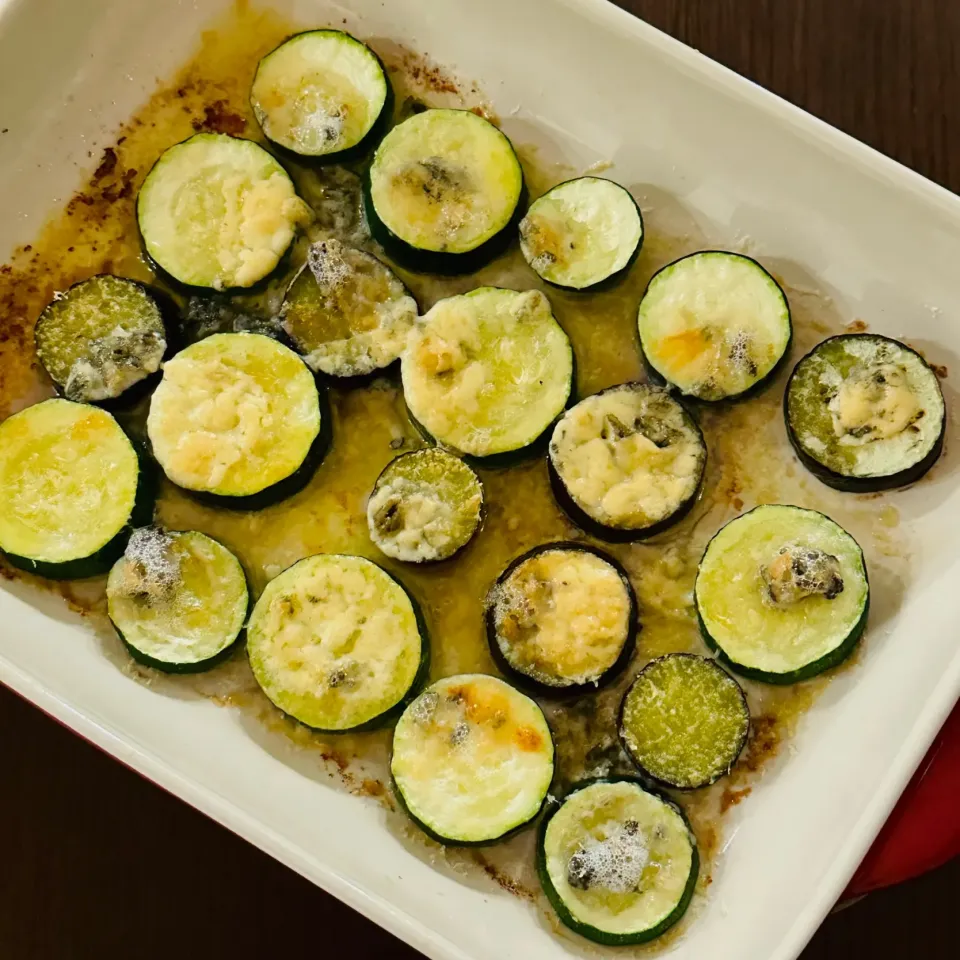 ズッキーニのブルーチーズ焼き|OLの気ままご飯🍽さん