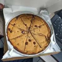 Giant Chocolate Chip Cookie|Cairardさん