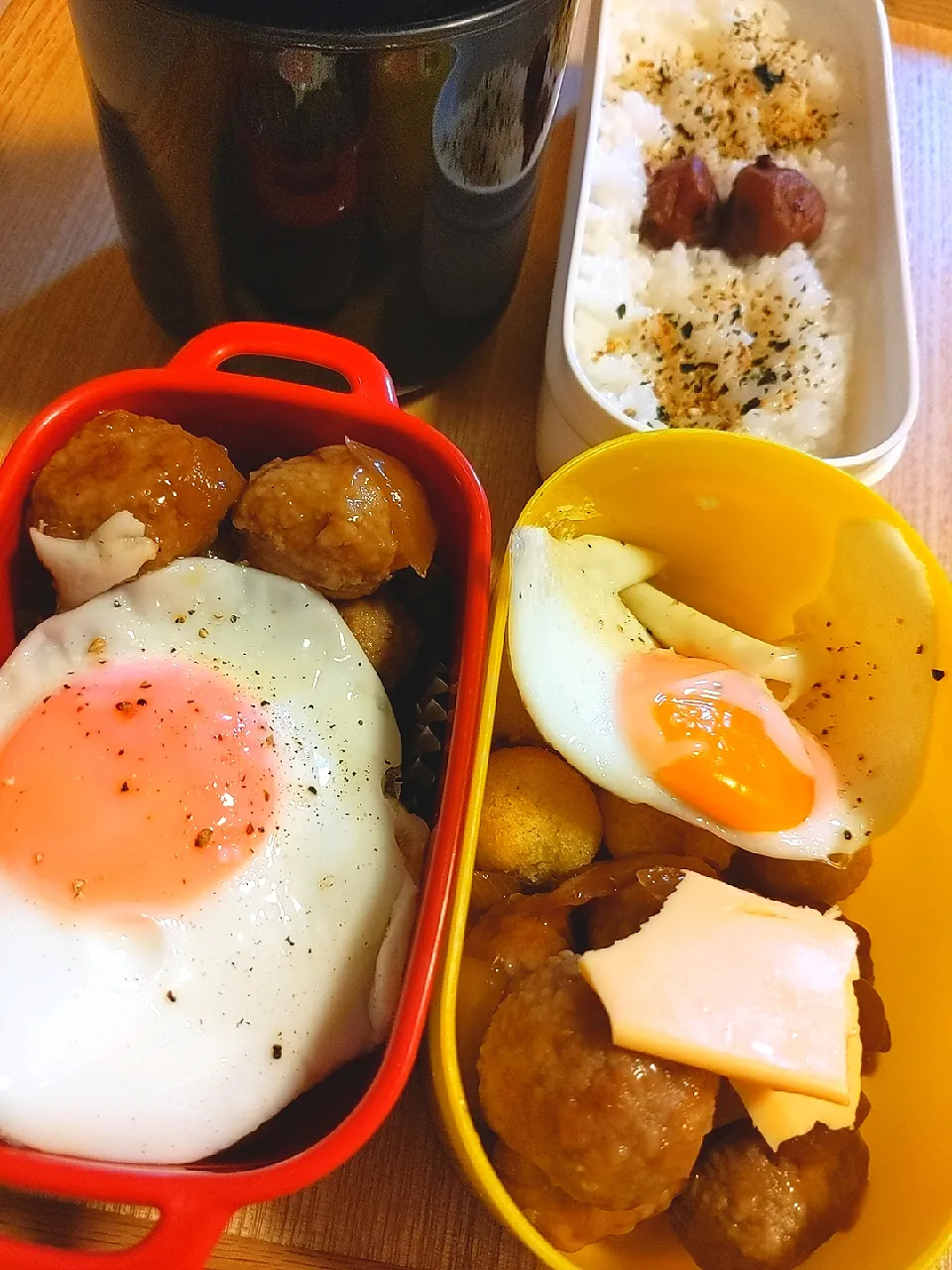 Snapdishの料理写真:〚メルトロリッチなミートボール弁当〜照り焼きver.〛目玉焼き、目玉焼きの下にポテトボール|チョコさん