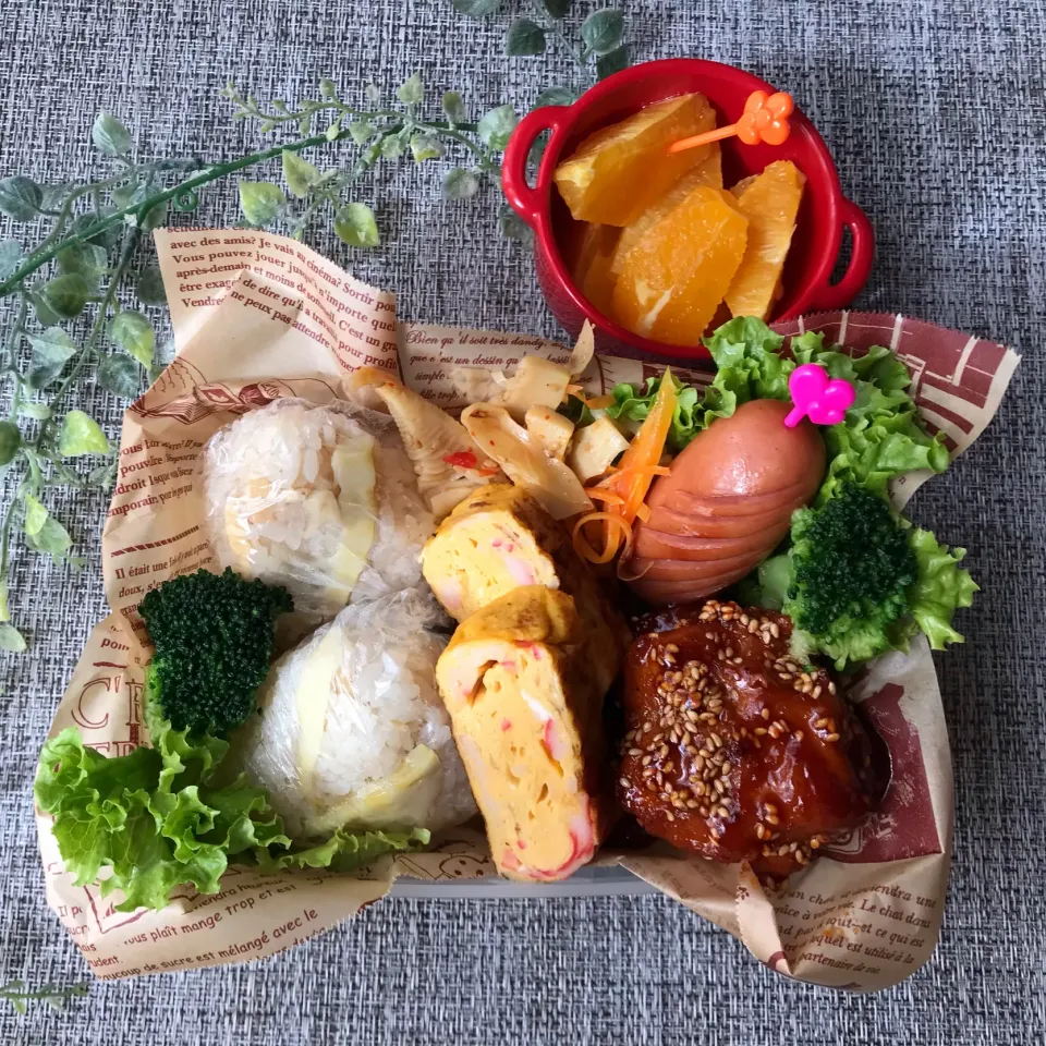 たけのこご飯おにぎり🍙弁当|まなまな♡さん