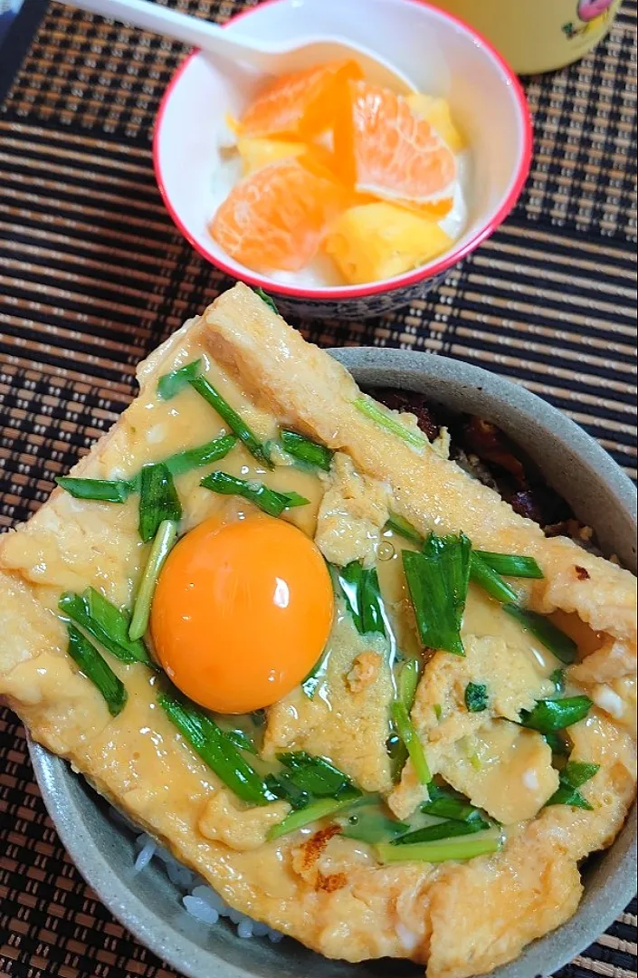 大きいお揚げで卵とじ丼　朝ご飯🌅|ポチさん