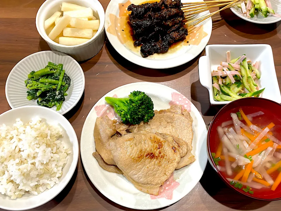 豚ロースの醤油糀漬け　大根と人参の中華スープ　ハムときゅうりの塩レモン和え　頂き物どじょうの蒲焼き　大根の甘酢漬け　ほうれん草のピーナッツ和え|おさむん17さん