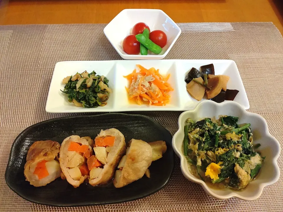 ☆豚ロース野菜巻き
☆三つ葉卵とじ
☆大根葉竹輪＆キャロットラペ＆たけのこ昆布
☆ミニトマト＆スナップエンドウ|chikakoさん