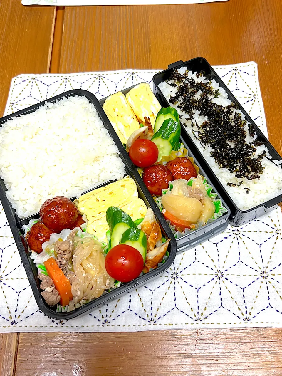 Snapdishの料理写真:4月25日火曜日肉じゃが弁当|アッキーさん